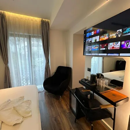 Martin Empire 4*