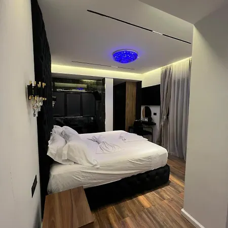 Martin Empire 4*